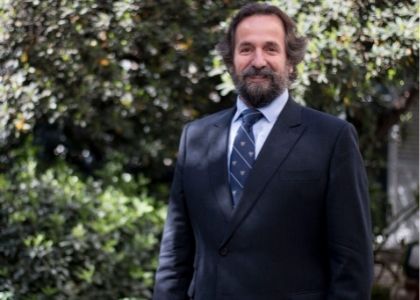 Alberto-dougnac-decano-medicina-exterior_b5cd1cbf3dac755733e0abb5d08bdaf4