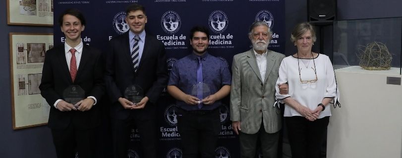 Ceremonia-beca-medicina-barrios-monckeberg-interior_0b963b812fbfa2b4f6782879856a6265