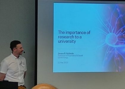 Charla-doctor-kirkbride-psiquiatra-exterior_4d8fe6fb75c630d89356d5e024c8a88b