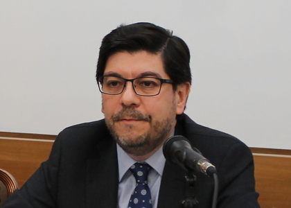 Ex-subdirector-tecnico-Gendarmeria-Alejandro-Arevalo-charla-sistema-penitenciario-chileno-estudiantes-Facultad-Derecho-Universidad-Finis-Terrae-Academia-Vinculacion-com-el-medio-teas