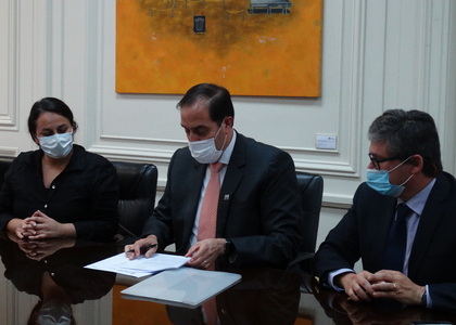 Facultad-Derecho-Universidad-Finis-Terrae-convenio-Fundacion-Emma-maternidades-vulnerables-Clinica-Juridica_Civil-Familia-teaser_8a3fe24c16f5befd617f65db3a044c6f