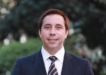 Tele13-radio-bush-Cristobal-aguilera-Facultad-Derecho-Universidad-Finis-Terrae-por-el-estado-regional-y-el-pluralismo-juridico-teaser_4a6cc935286d38edaa4faa18643c60e2