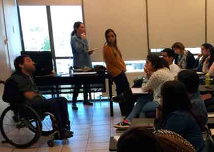 clase-magistral-estudiantes-psicologia-exterior_7f29d4b04a84497b1be8fb41b4342a20