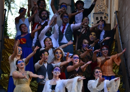 obra-en-la-luna-teatro-ufinisterrae_5ea1d35f3f5a7736d1121dc6916bb56b