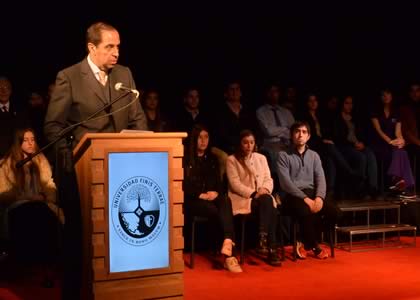 u-finis-terrae-destaco-alumno-teaser_c776cf3c9410cf4986c3b3f5ff979764