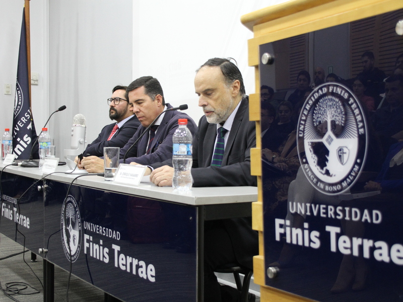 Clase-magistral-Universidad-Salamanca-Pedro-Nevado-Batalla-Inauguracion-Magister-Derecho-Publico-Facultad-Derecho-Universidad-Finis-Terrae-galeria-2