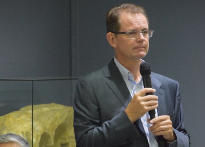 Peter_Teaser_47329ed4142bfe4bd8bae8854cab137d