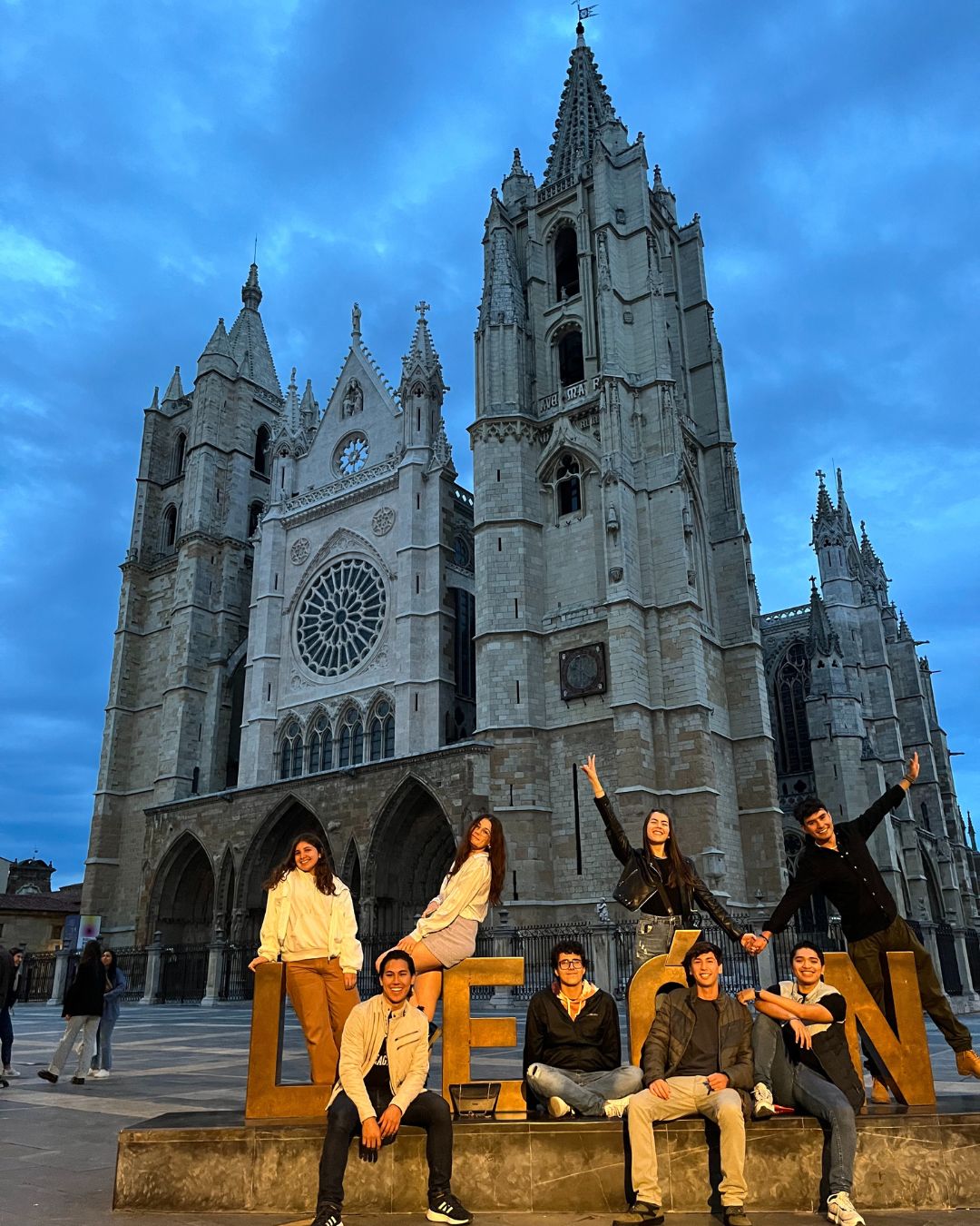 Carlo Faundez en Leon edit 01