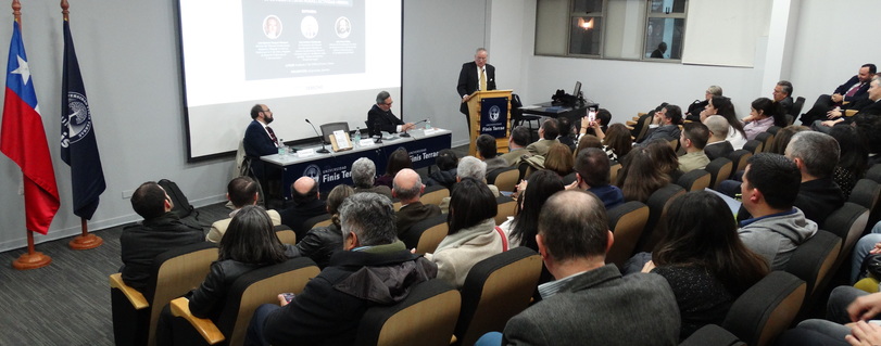 Facultad-Derecho-Universidad-Finis-Terrae-expresidente-Tribunal-Constitucional-Ivan-Arostica-libro-Estado-de-Derecho-Constitucional-revolucion-legal-2014-2020-principal