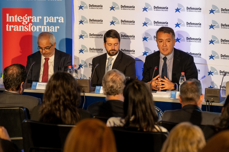 Facultad-Derecho-Universidad-Finis-Terrae-Defensoroa-Penal-Publica-Seminario-Internacional-Proyecto-Inocentes-Ministro-Justicia-Luis-Cordero-Defensor-Nacional-Carlos-Mora-galeria-5