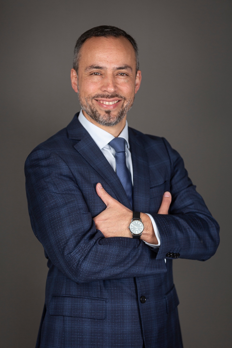 3. Decano Dr. Ernesto Vega