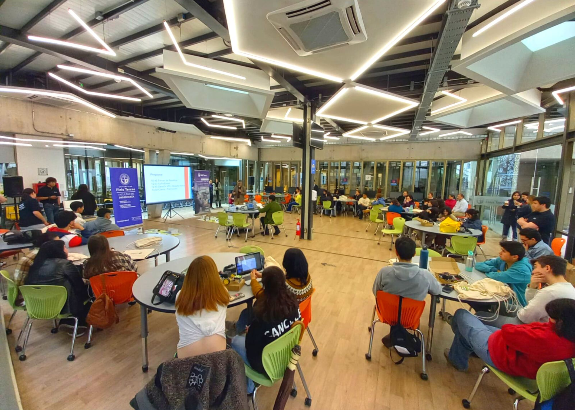 Copia de White Golden Aesthetic Wedding Invitation (3)