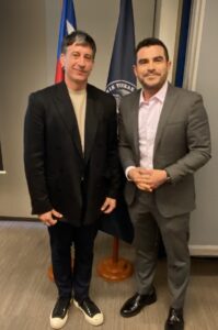 El actor uruguayo Alfonso Tort y el Vicerrector Víctor Polanco.