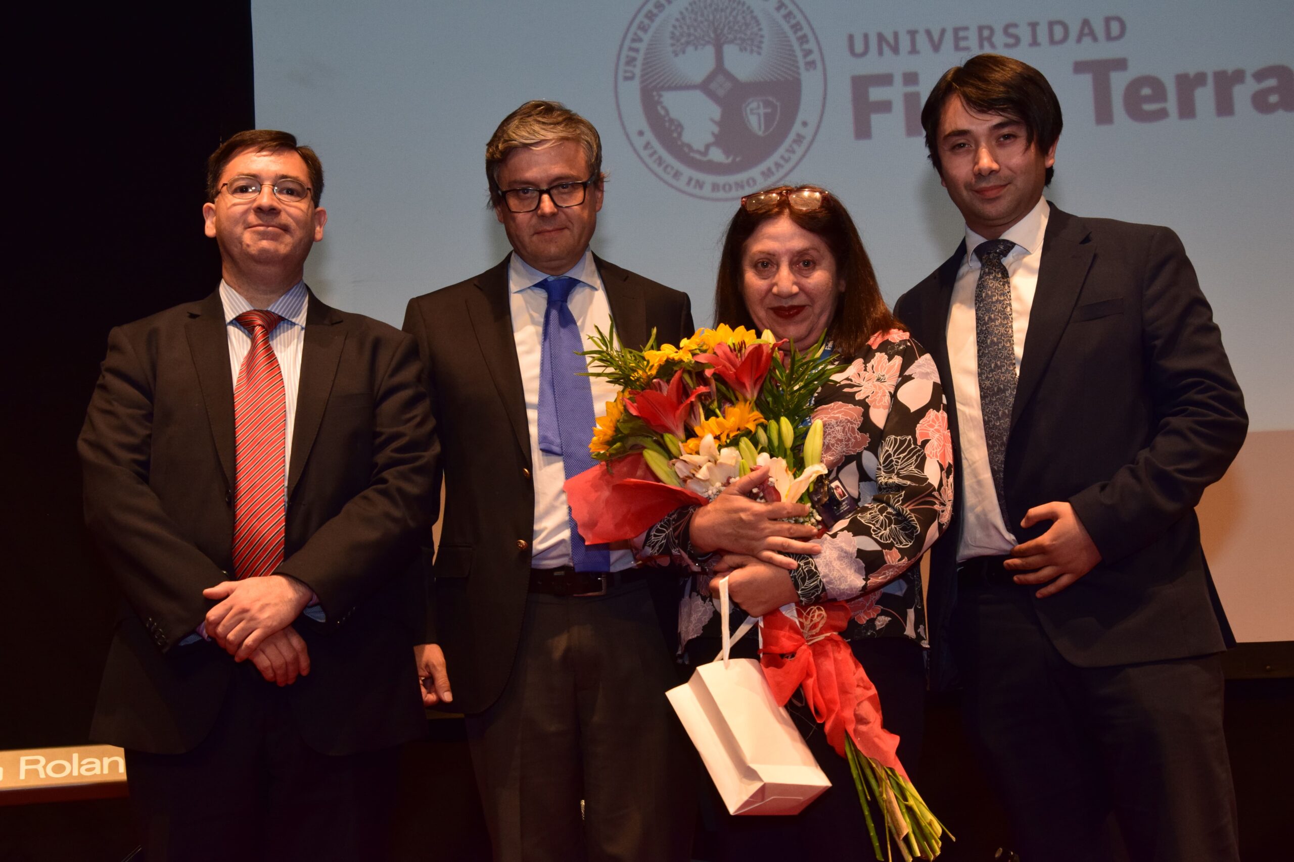 Facultad-Derecho-Universidad-Finis-Terrae-ceremonia-graduacion-generacion-2023-jornada-vespertina-galeria-9