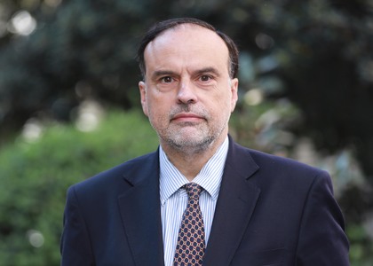 Enrique-Navarro-profesor-Facultad-Derecho-Universidad-Finis-Terrae-El-Mercurio-teaser-ensayos-constitucionales