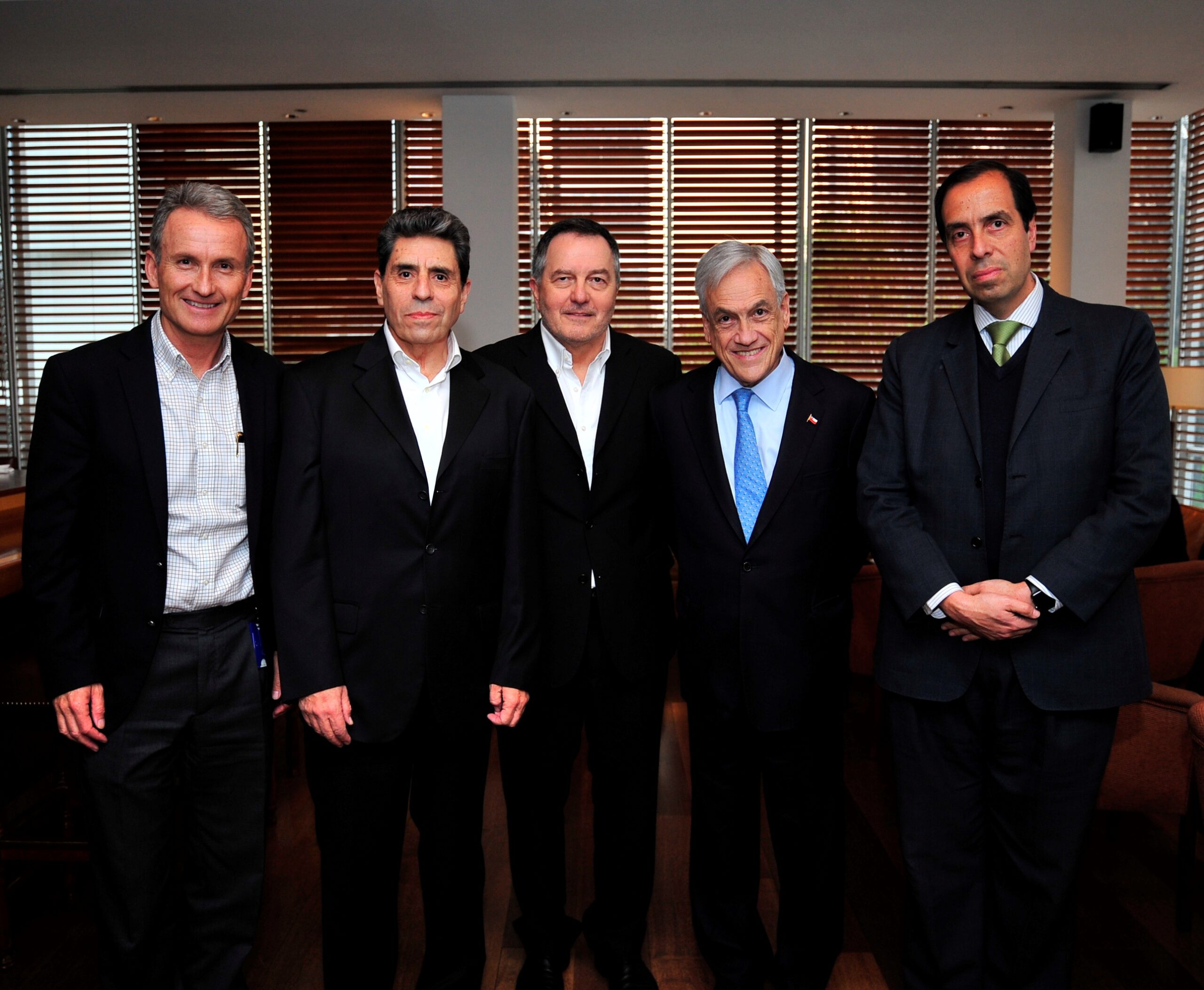 FOTO 1 Dag von Appen, Mauricio Rojas, Roberto Ampuero, Sebastián Piñera y Cristian Nazer.