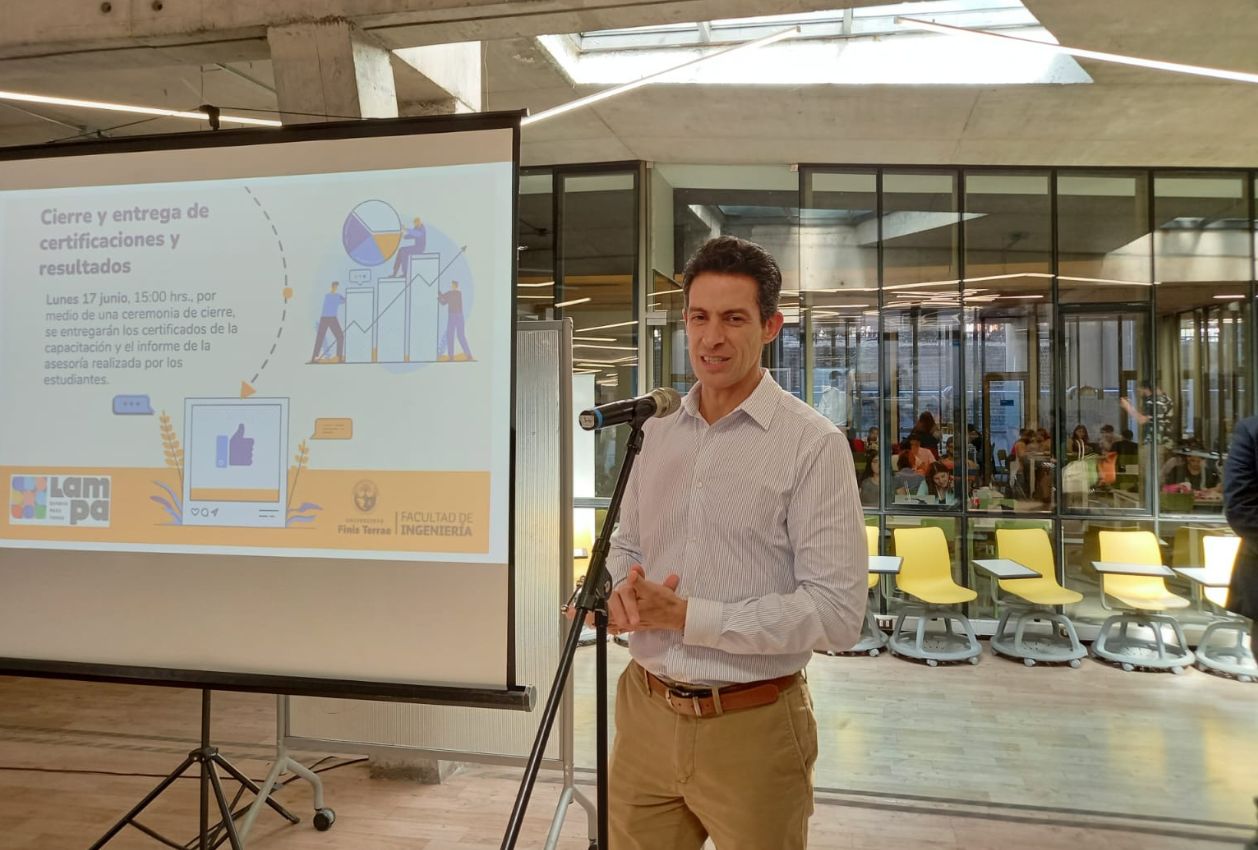 Vicerrector Mateos con Mujeres Lampa 01