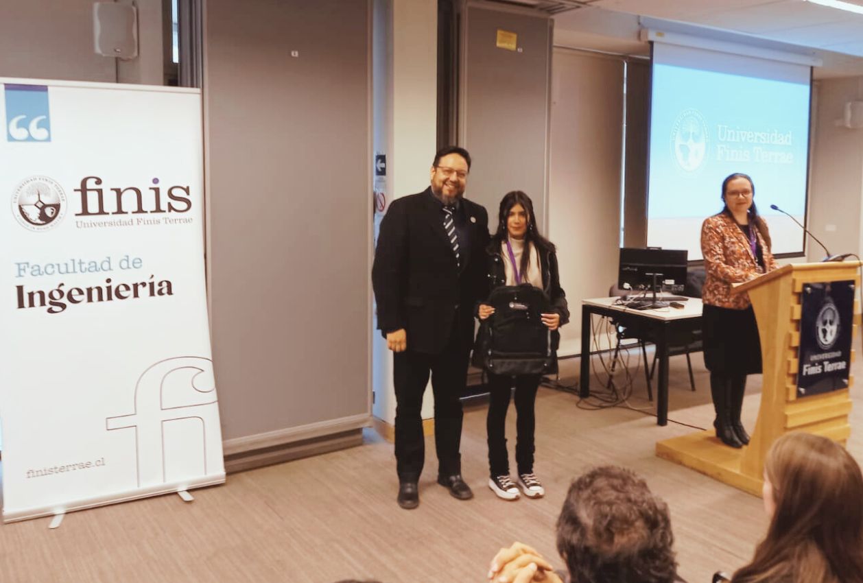 Alumno excelencia FI ICIN 01