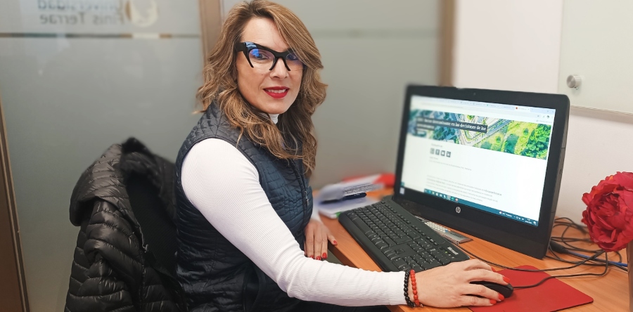 Beatriz Calderón oficina foto 2