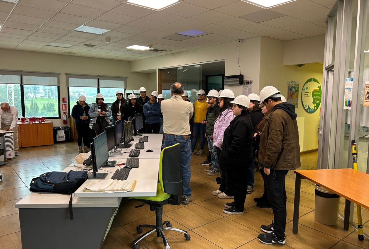 Estudiantes de la Facultad de Ingeniería visitaron la Planta Nahuenco (3)
