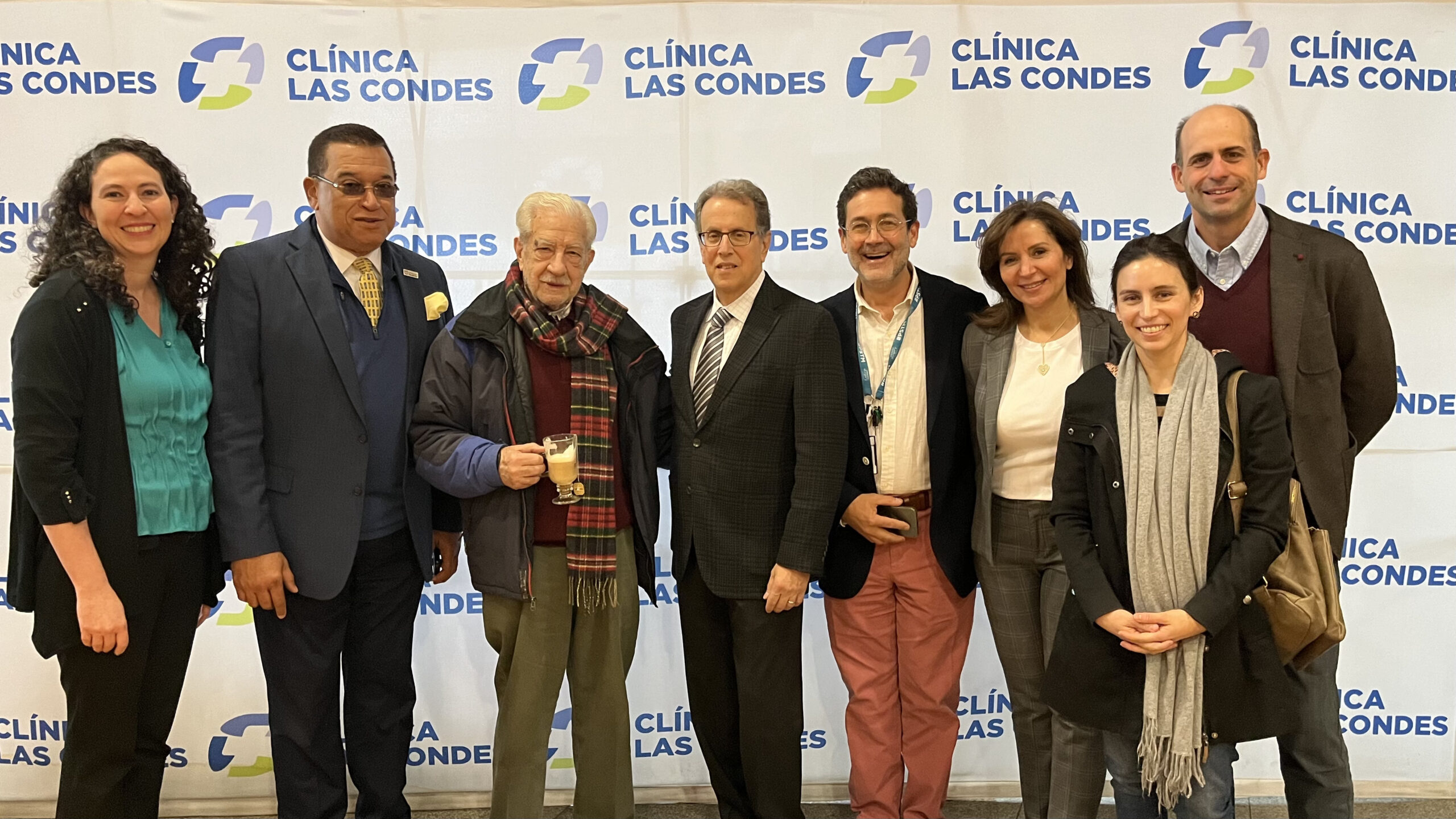 Asistentes y autoridades Simposio Internacional de Oncología