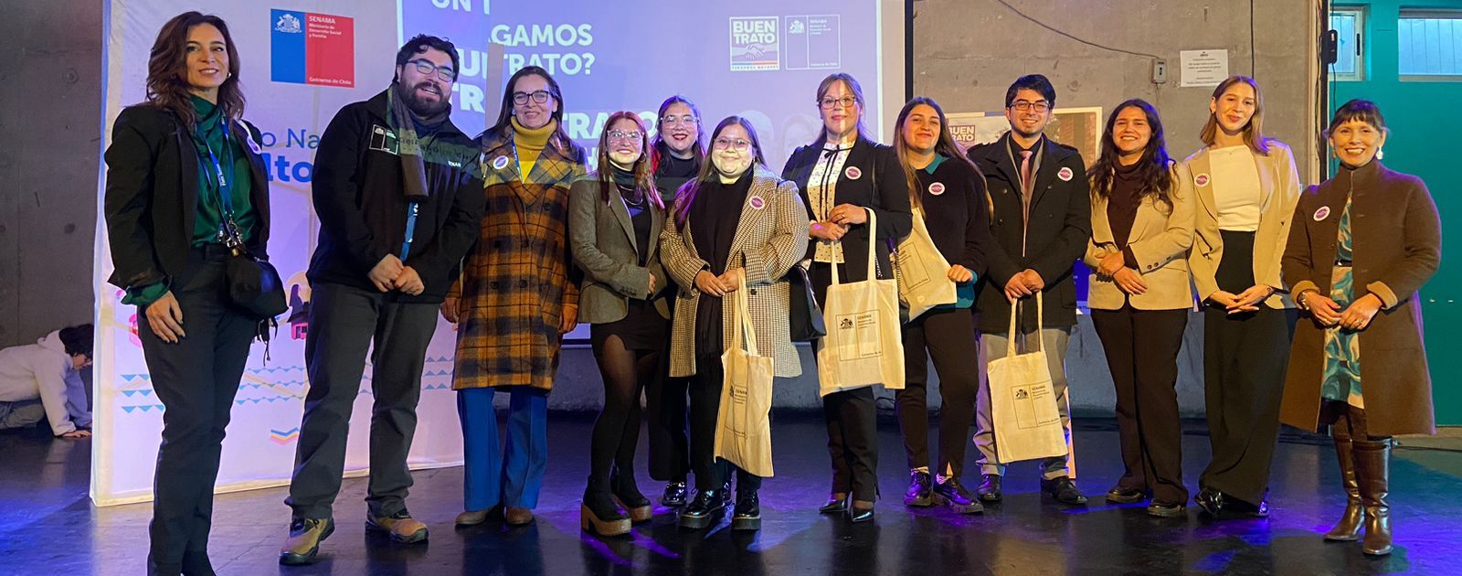 Alumnos-Facultad-Derecho-Dia-Mundial-Toma-Conciencia-Abuso-Maltrato-Vejez-SENAMA-Universidad-Finis-Terrae-principal