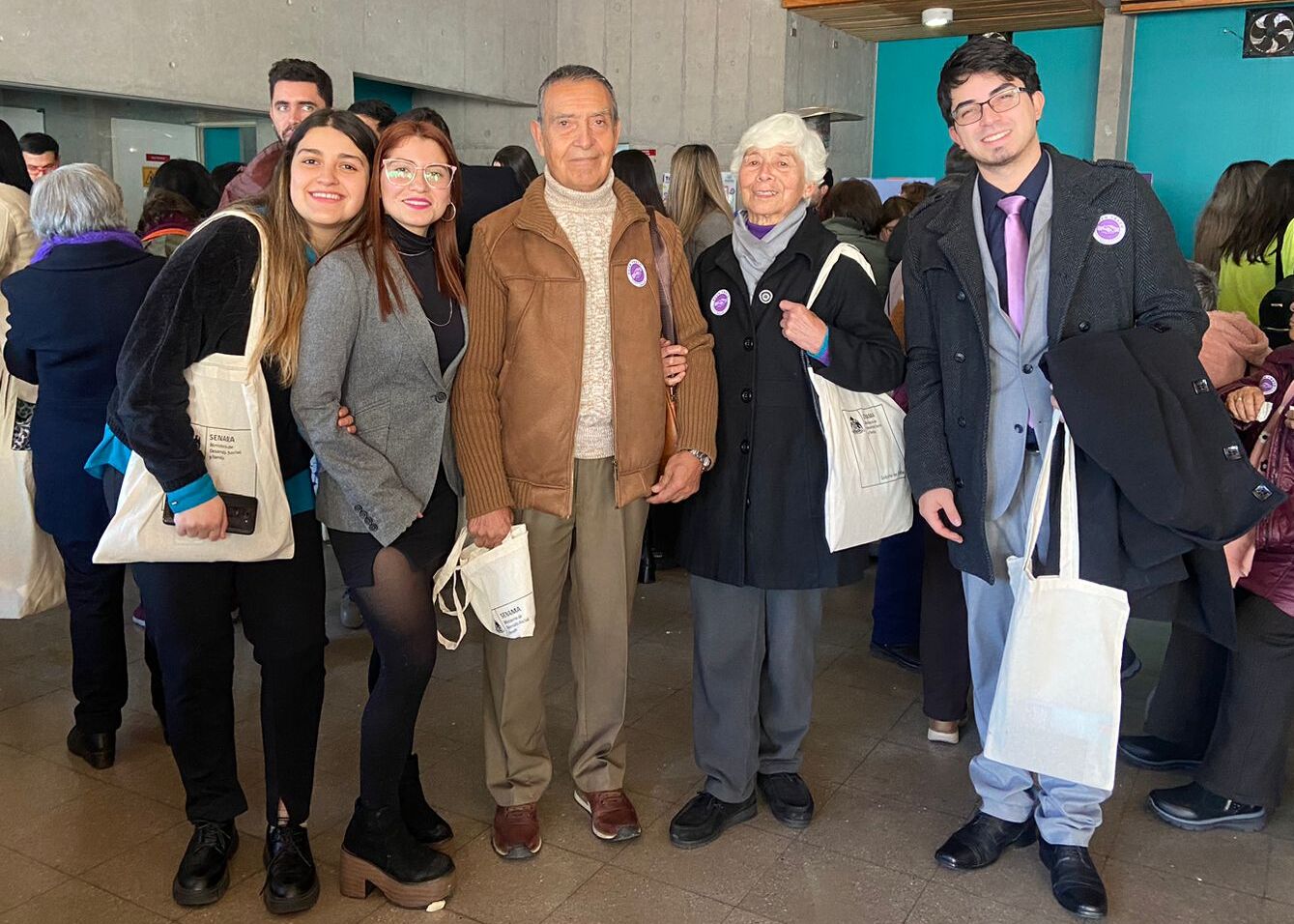 Alumnos-Facultad-Derecho-Dia-Mundial-Toma-Conciencia-Abuso-Maltrato-Vejez-SENAMA-Universidad-Finis-Terrae-teaser