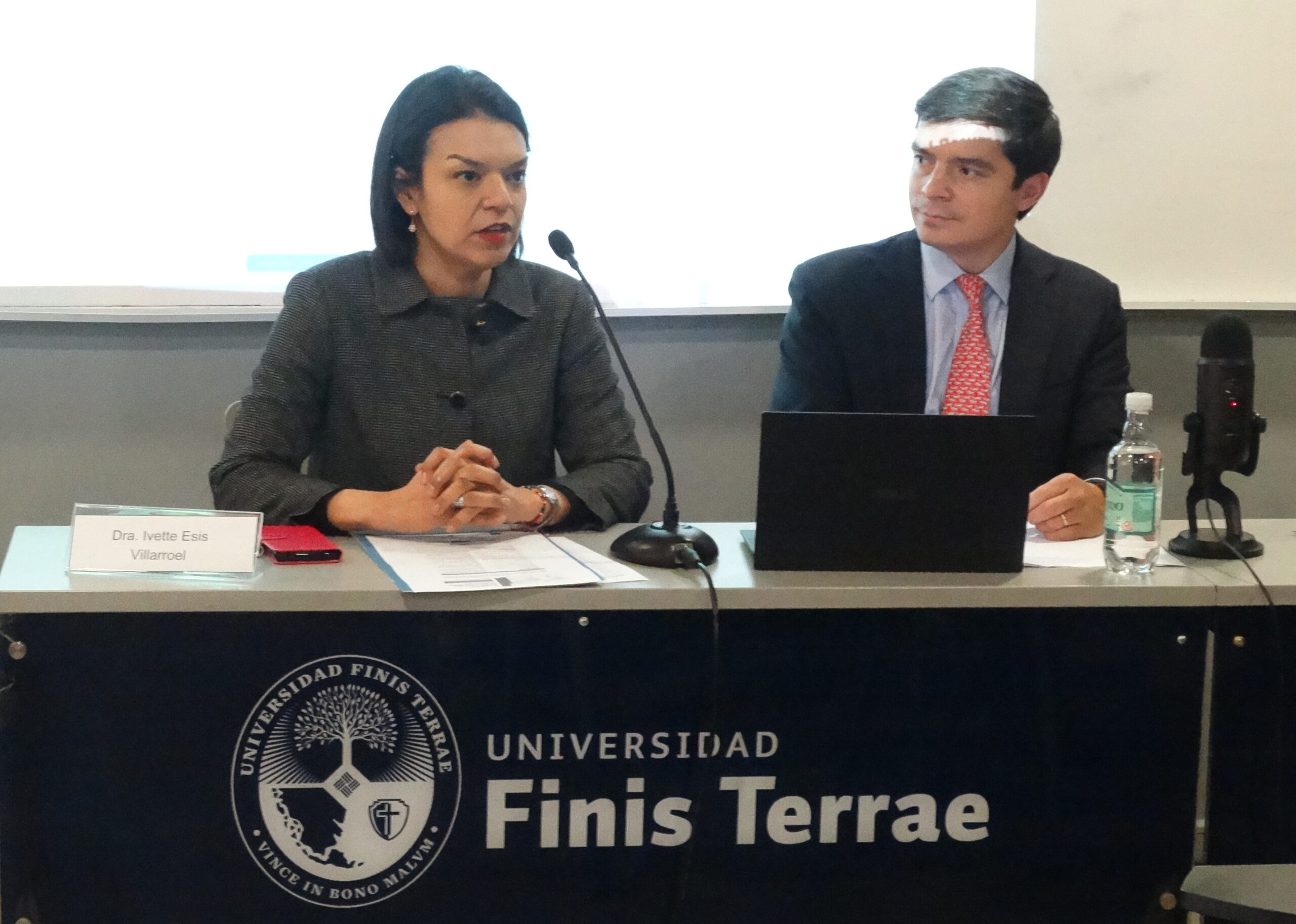 Seminario-Revision-laudos-arbitrales-2023-quinto-Encuentro- -Anual-Facultad-Derecho-Universidad-Finis-Terrae-Autonoma-Chile-teaser