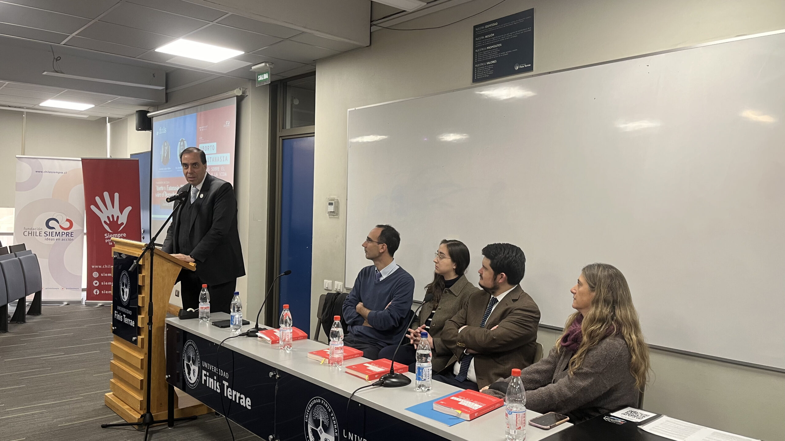 Rector Cristian Nazer