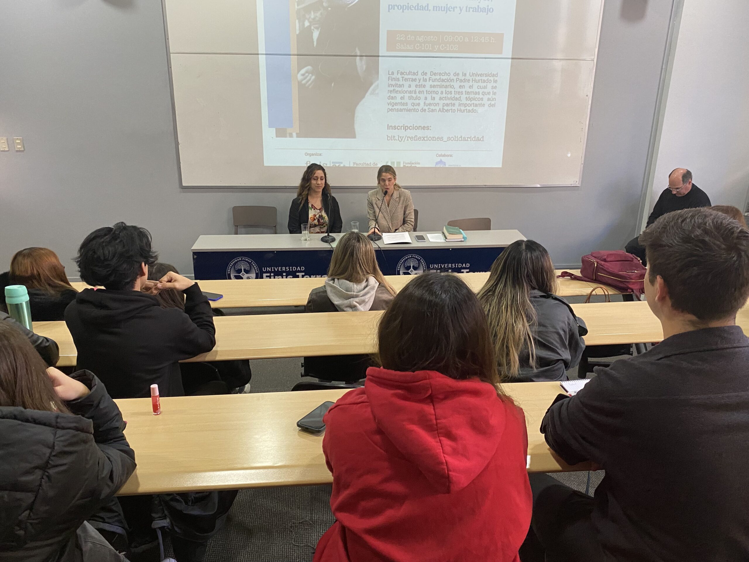 0EB33338-6F72-4BE0-B61F-00F73386BAB4