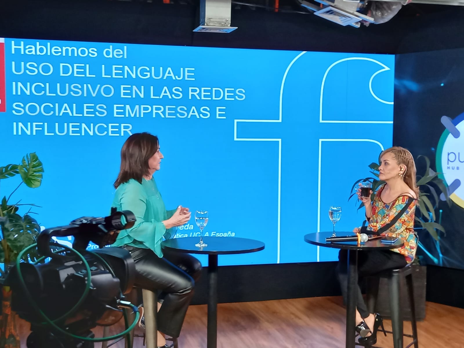 Decana Urrutia eb Wapp TV 02