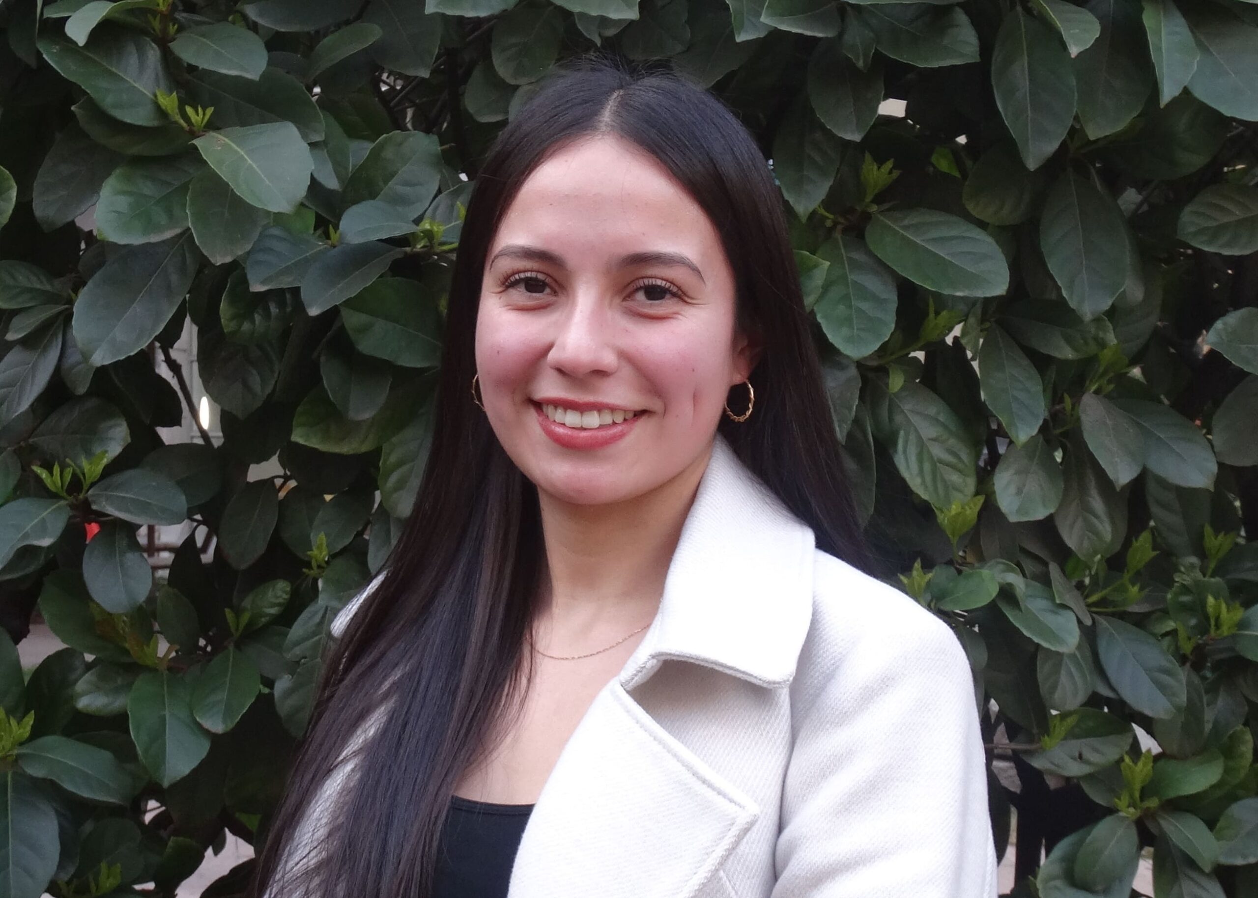 Fernanda-Caroca-alumna-ganadora-Facultad-Derecho-Universidad-Finis-Terrae-Beca-Santander-Movilidad-Internacional-teaser