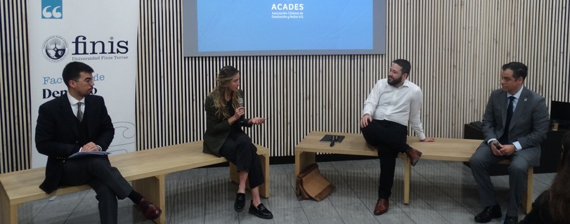 Jorge-Bofill-Victoria-Garcia-Facultad-Derecho-Universidad-Finis-Terrae-mes-sostenibilidad-reuso-aguas-mineria-ciudades-chile-principal