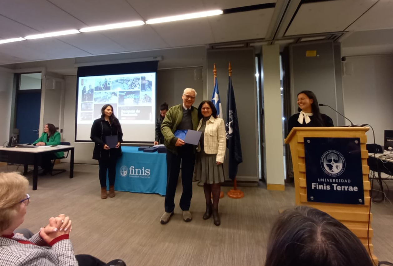 Premio Excelencia en Docencia Profesor Herrera 01