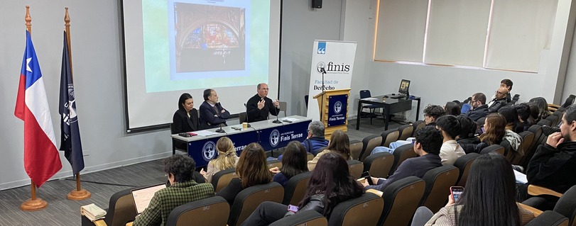 Facultad-Derecho-Universidad-Finis-Terrae-Fundacion-Padre-Hurtado-seminario-trabajo-mujer-adulto-mayor-principal.pg