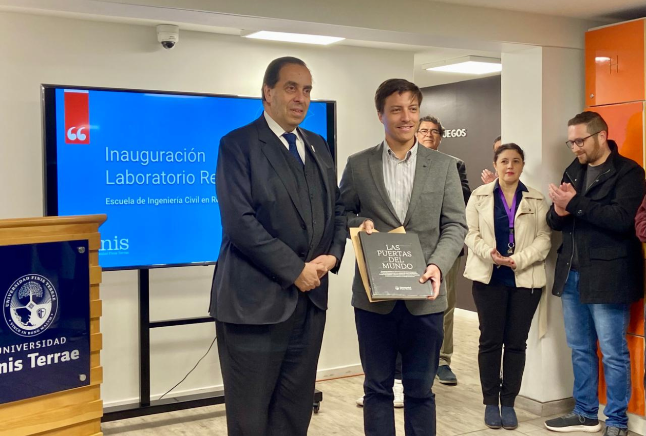 Inauguración laboratorio de RV FI 04