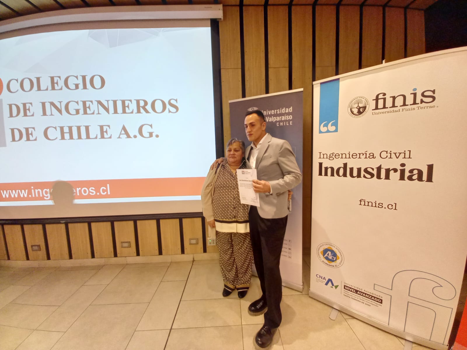 Luis Renato Santelices y su madre 01