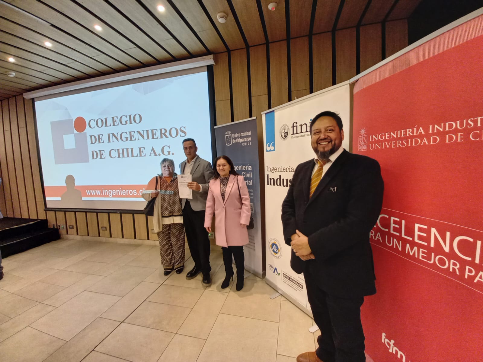 Luis Renato Santelices y su madre 02