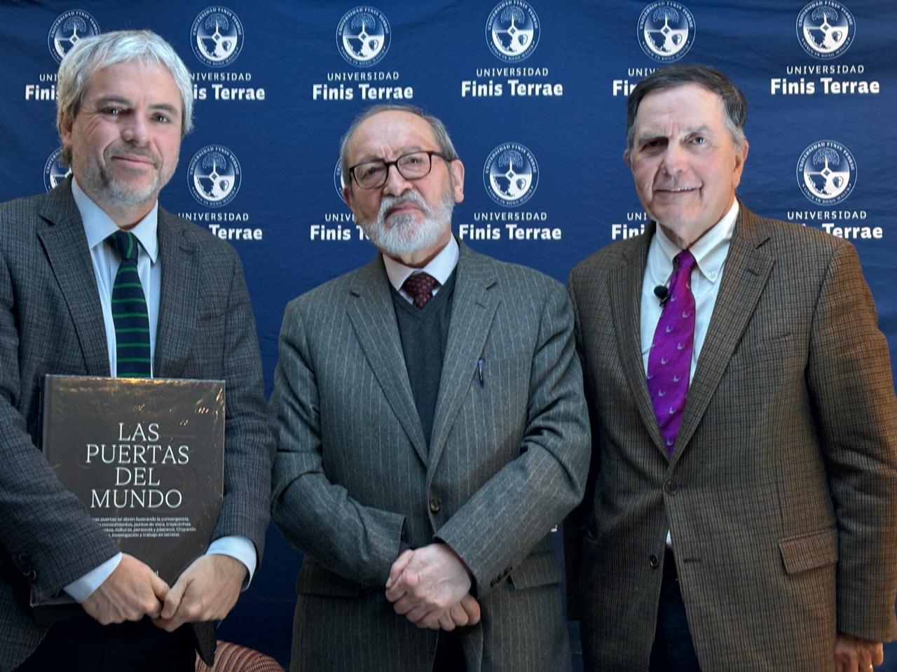 Blumel, Muñoz y Ampuero tras la edición de Cátedra Ampuero de la U. Finis Terrae