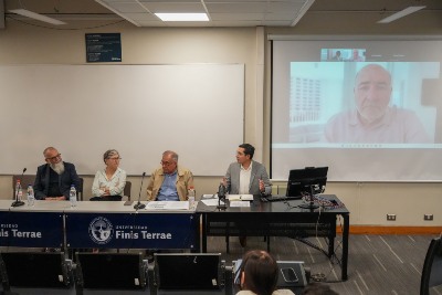 Grupo de expositores