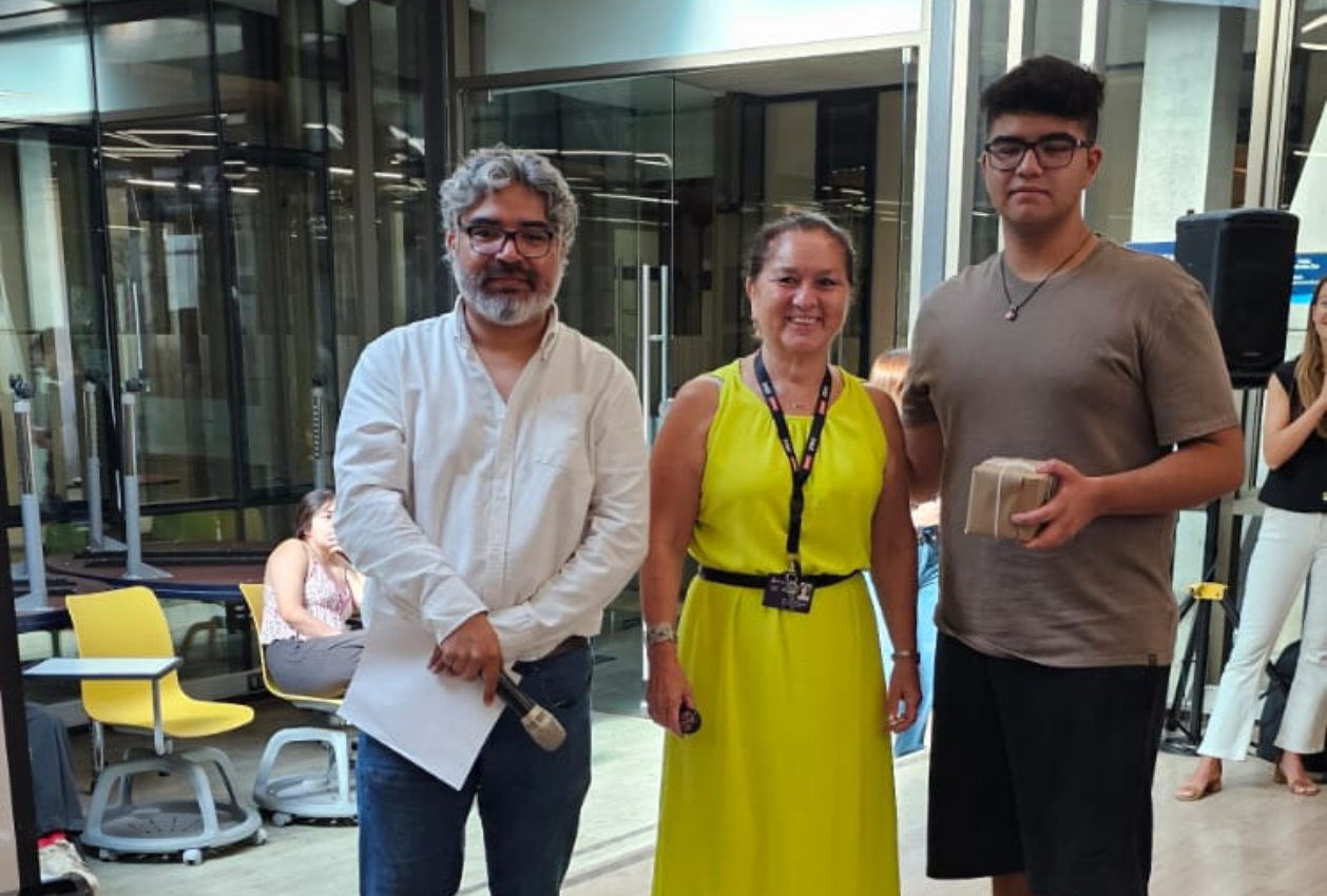 Estudiante ganador trivia FIng 02