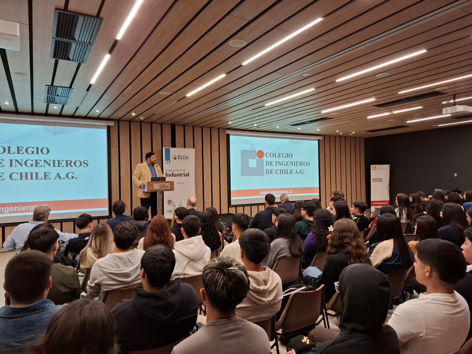 Bienvenida Colegio a ICIN 02