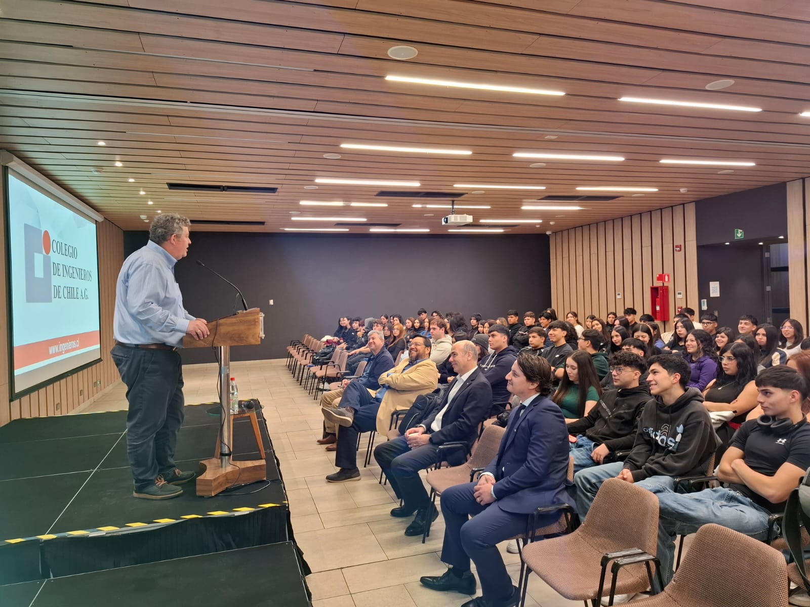 Bienvenida Colegio a ICIN 03