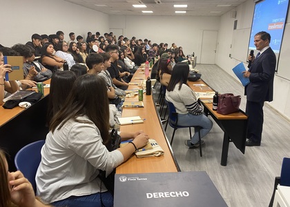 Bienvenida-alumnos-nuevos-Universidad-Finis-Terrae-decano-Ricardo-Jungmann