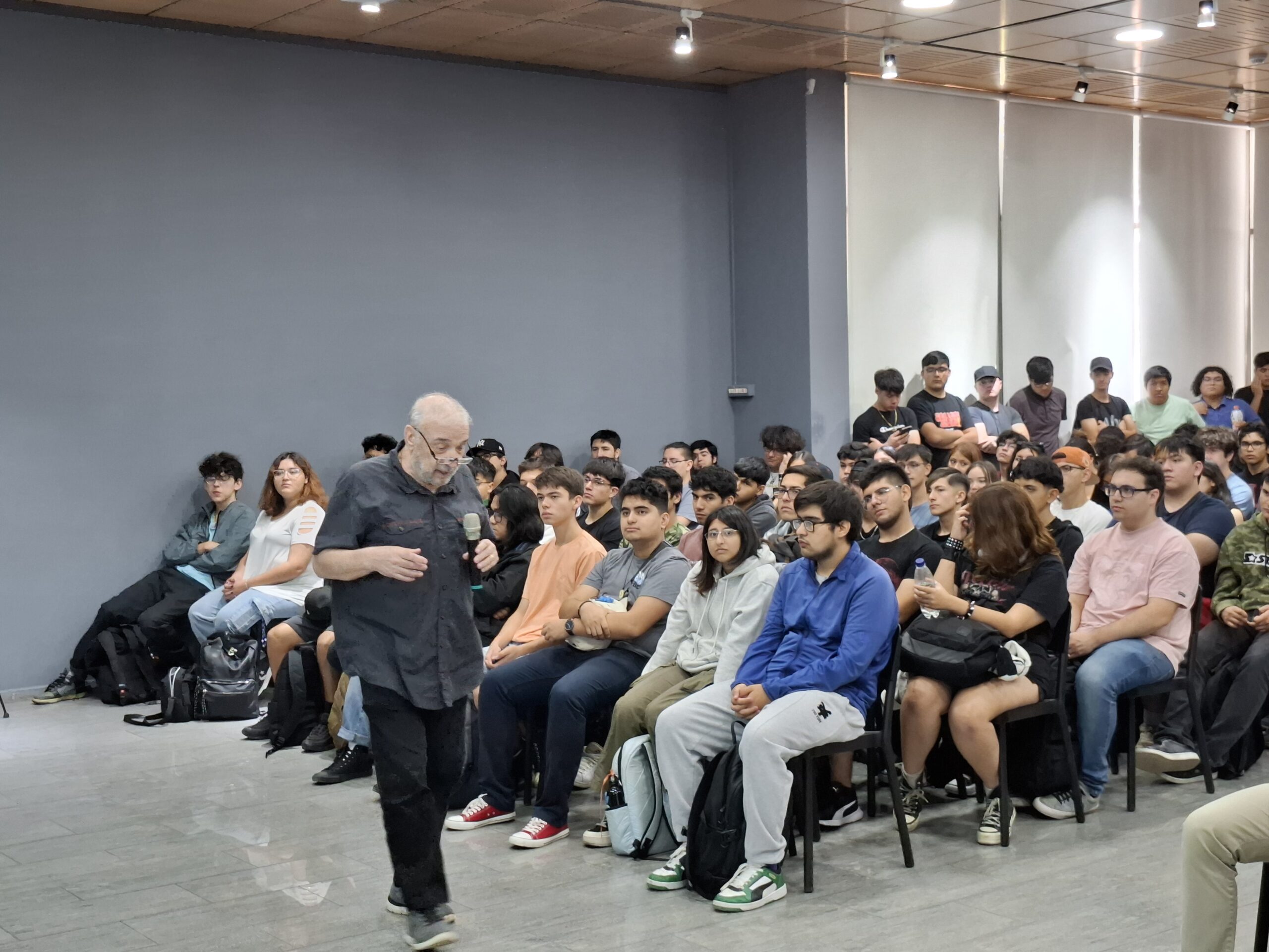 Isaac Scherson en U Finis Terrae 05