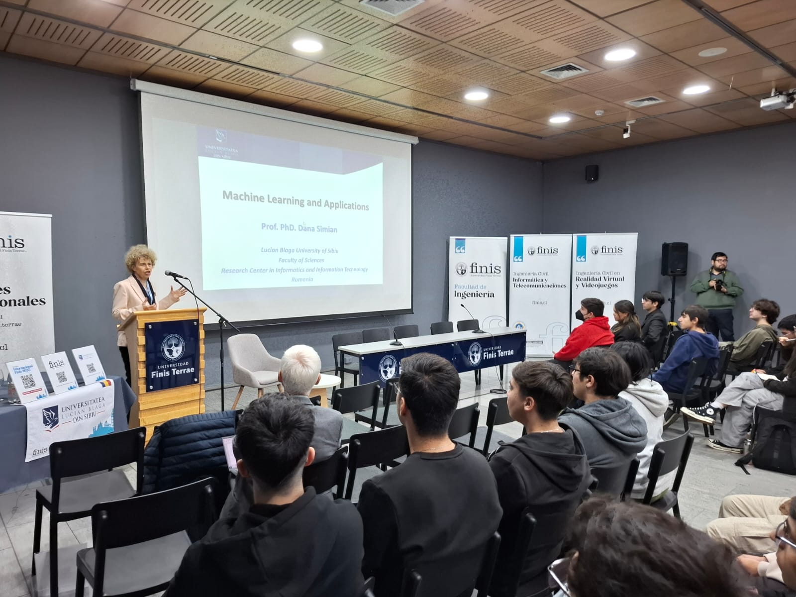 Dra Simian en la Finis 02