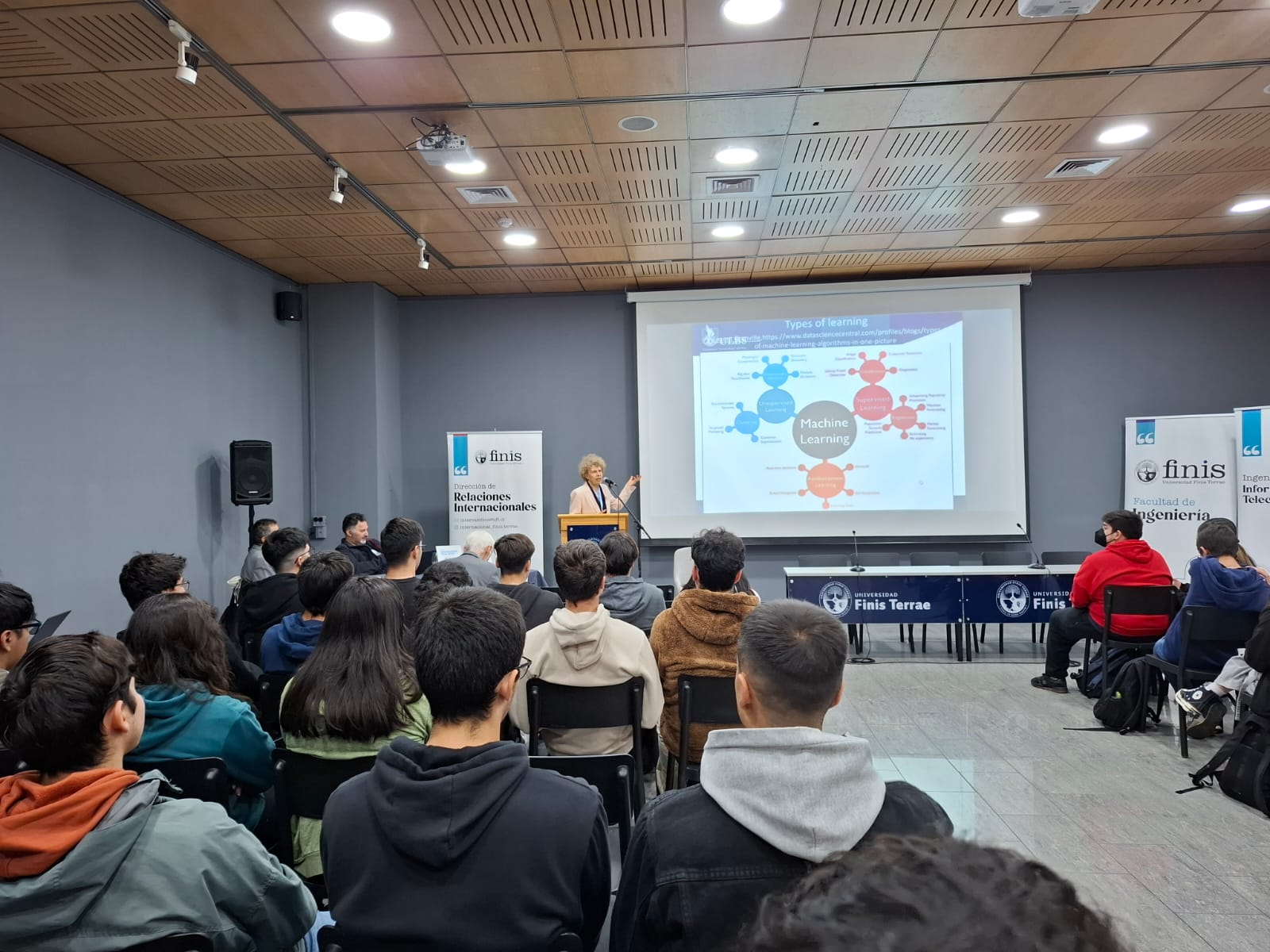 Dra Simian en la Finis 03