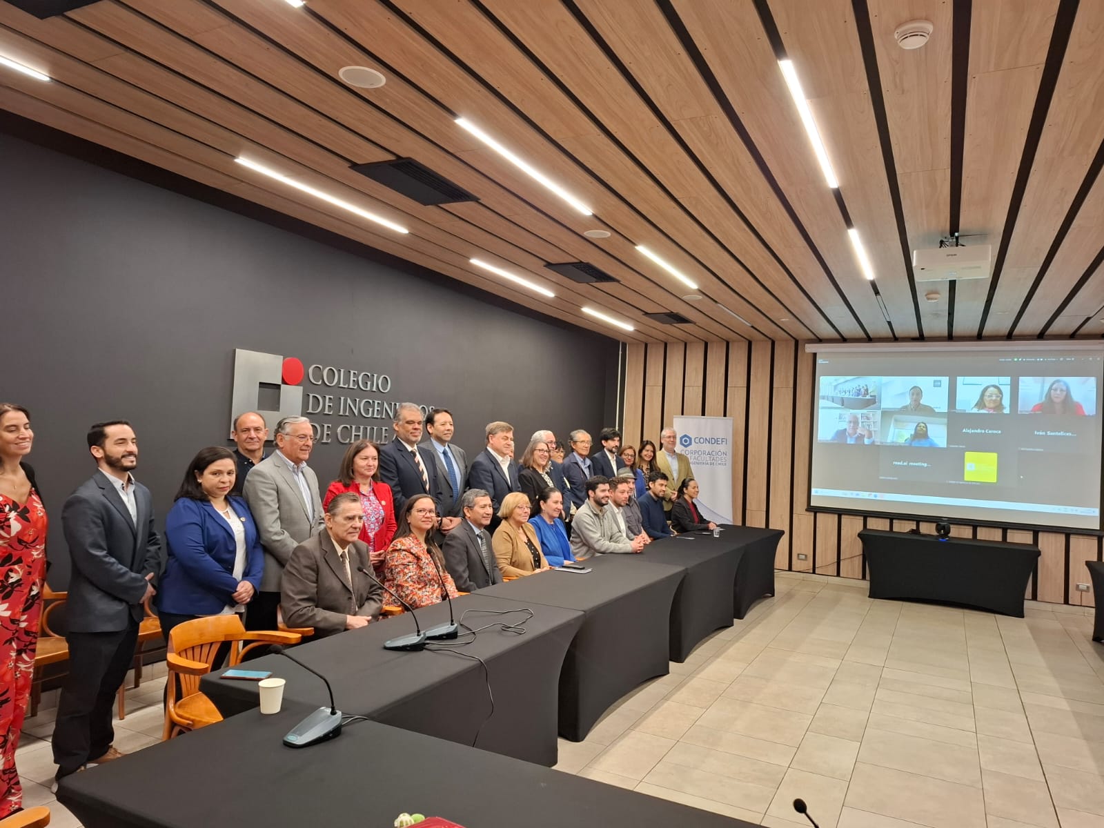 Firma acuerdo Colegio de Ingenieros y Condefi 06