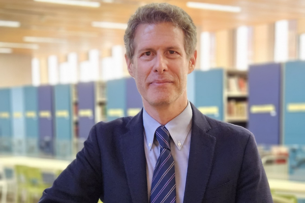 Académico de Odontologia Finis Terrae