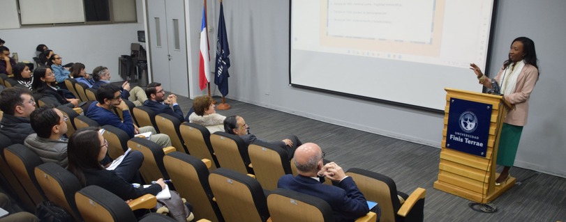 Manuellita-Hermes-procuradora-federal-Brasil-Facultad-Derecho-Universidad-Finis-Terrae-inauguracion-Magister-Derecho-publico-2025-postgrados-principal